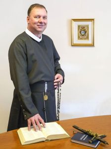 Padre Religioso de Testes